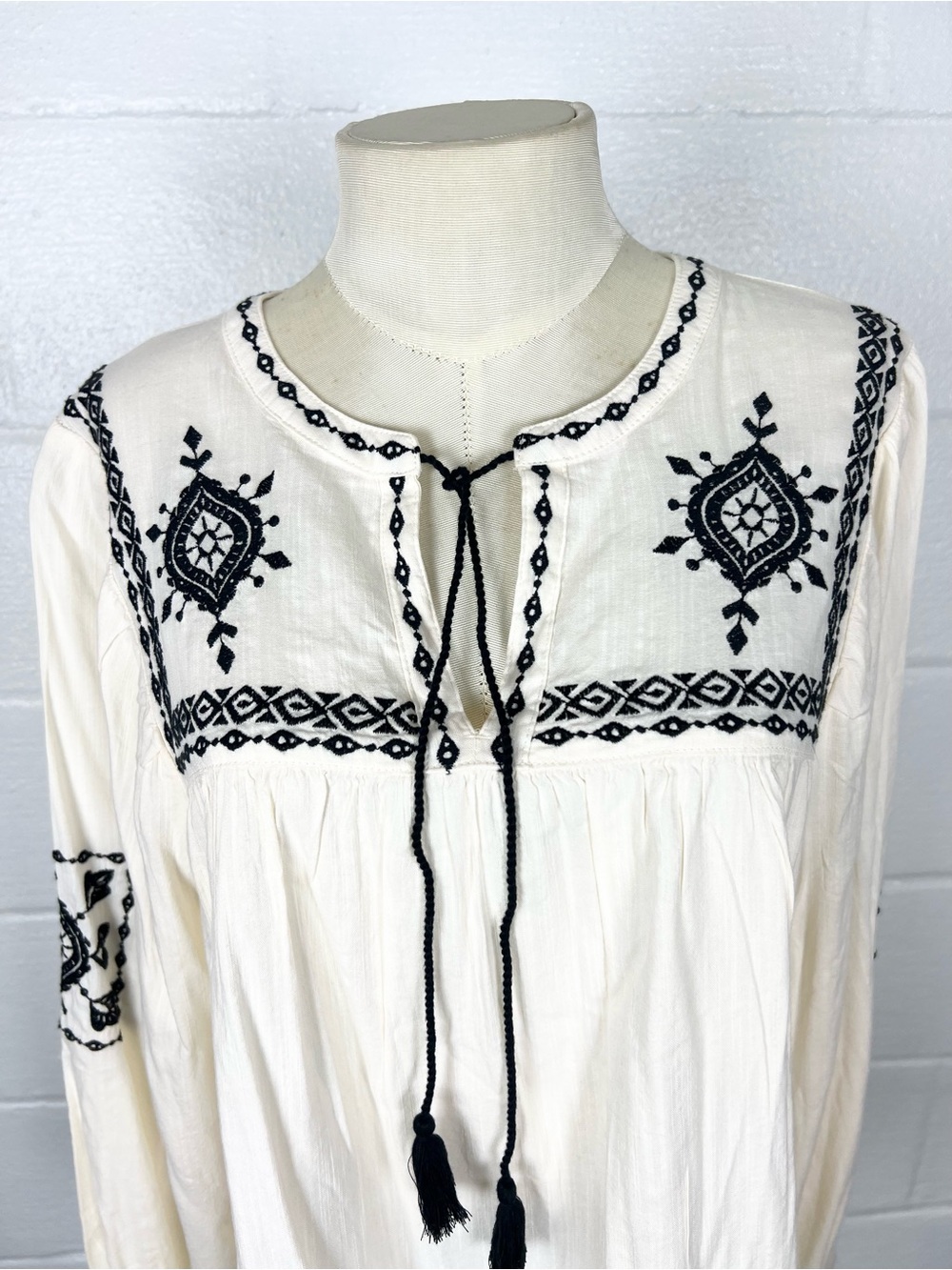 Old Navy Blouse Womens Size XL Embroidered Tassled Boho Peasant Festival - Picture 2 of 8